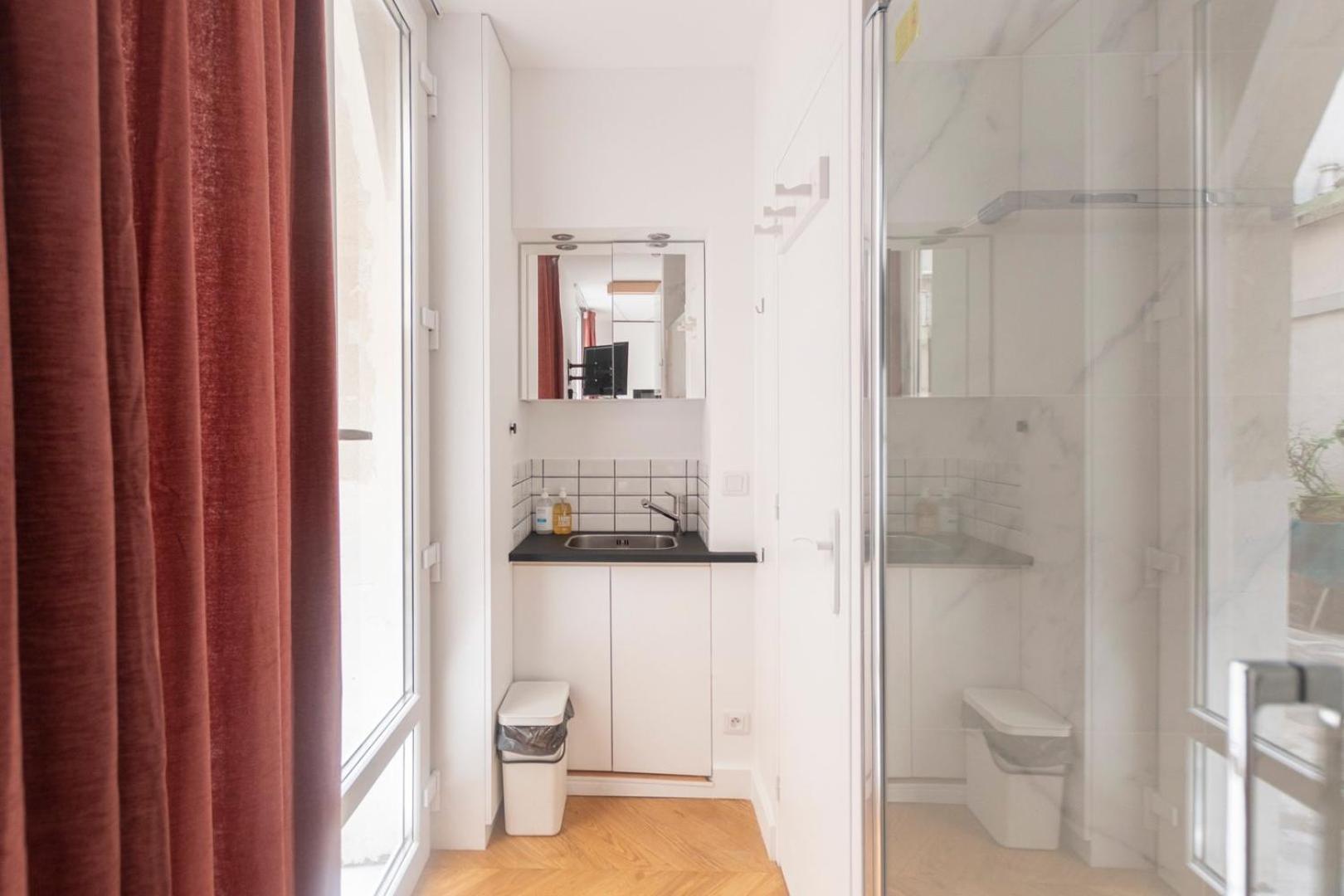Super Central Mini Studio - 2 Pax, Murphy Bed Paryż Zewnętrze zdjęcie